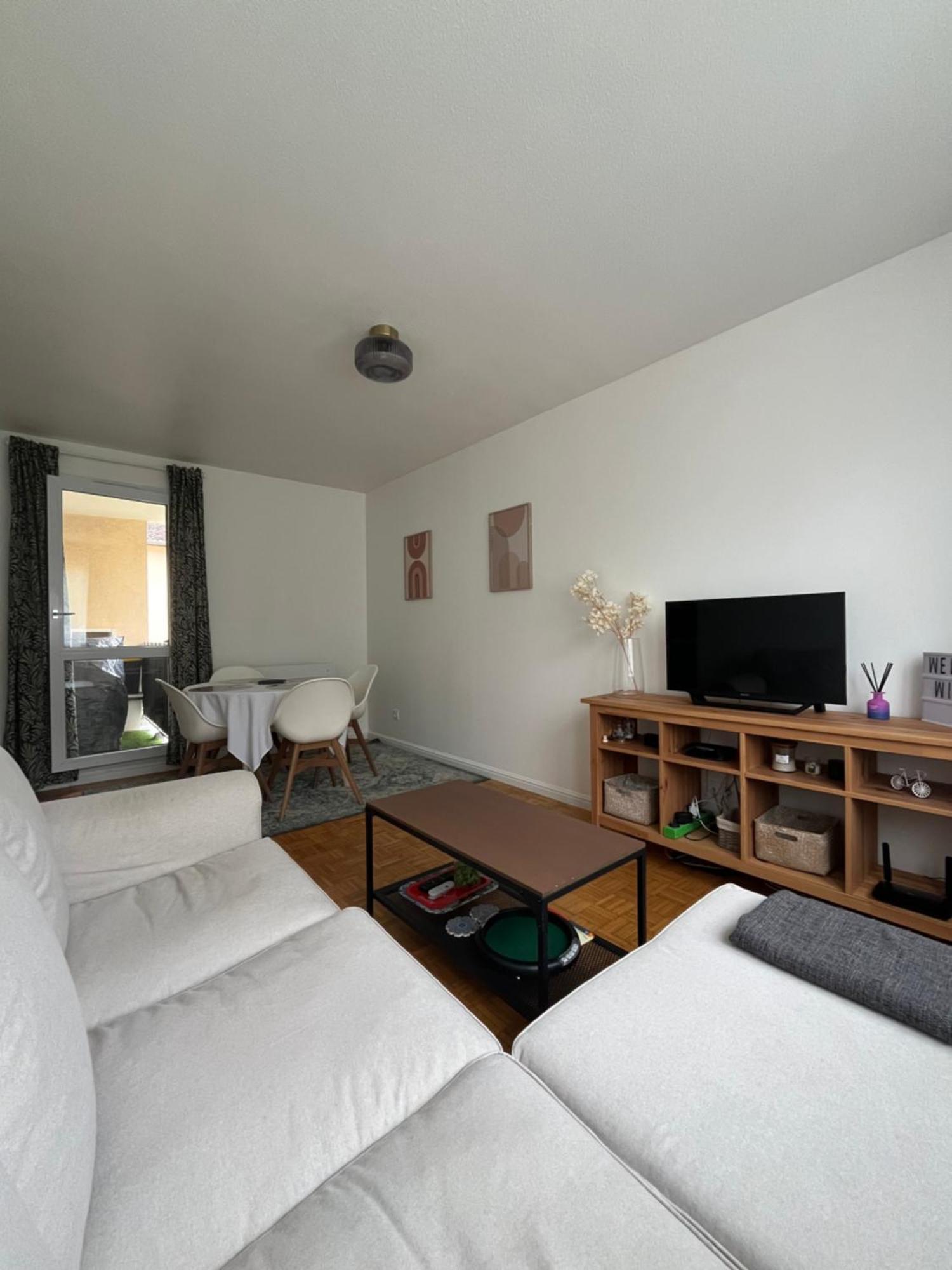 Appartement Cosy Et Confortable Saint-Genis-Laval Bagian luar foto
