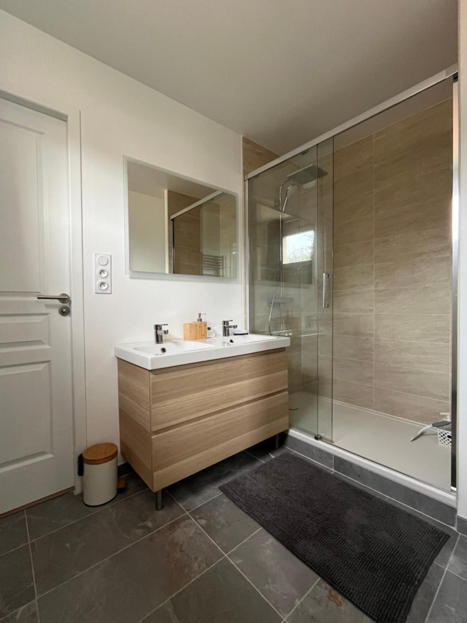Appartement Cosy Et Confortable Saint-Genis-Laval Bagian luar foto